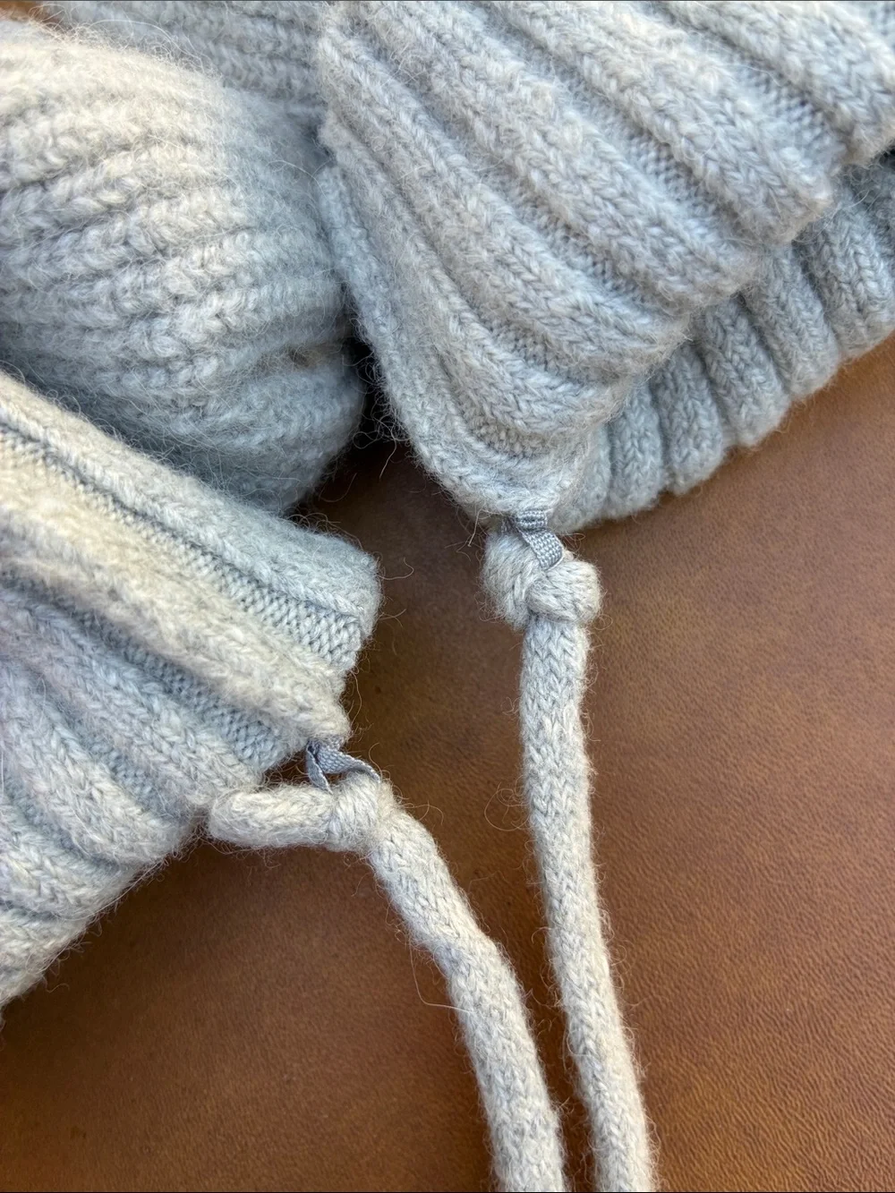Lululemon Light Gray Ribbed Mittens with String Alpaca Wool Blend